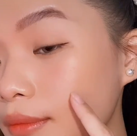 Menggunakan Riasan Natural