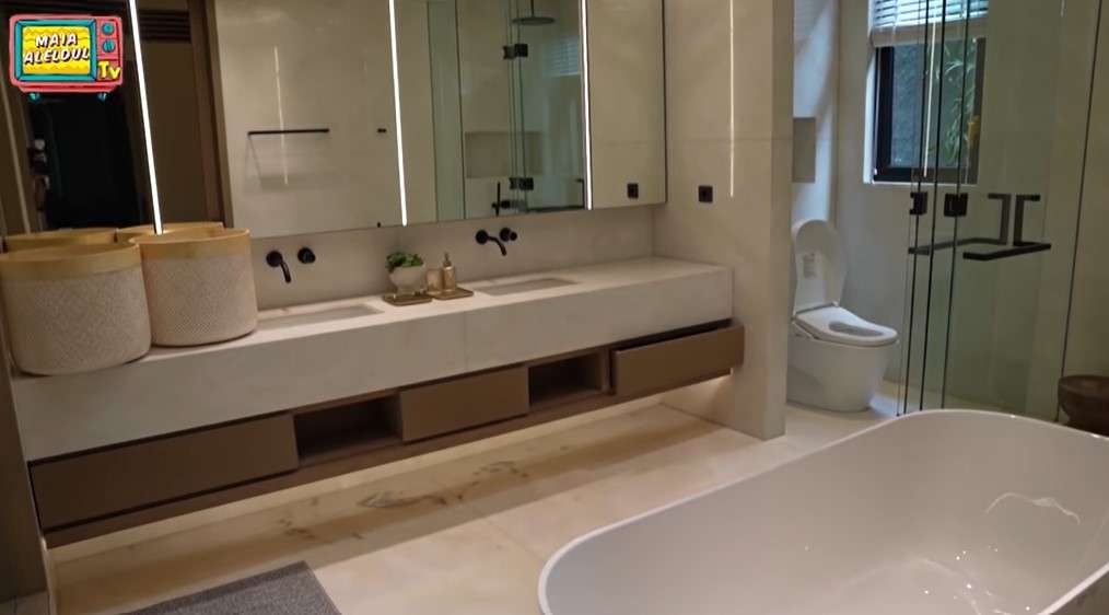 Kamar mandi rumah Maia Estianty