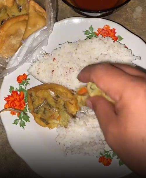 Viral menu makan kuli perkebunan kelapa sawit yang memprihatinkan.