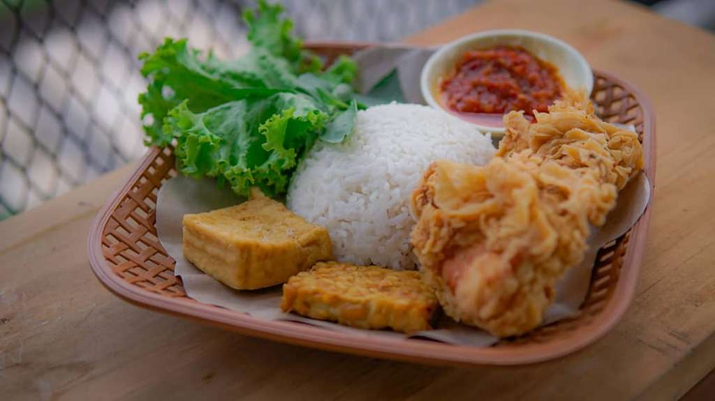 Makan Pakai Tangan Memang Paling Nikmat, Menu Sedapnya PO Saja di Warunk Muluk Makan Pakai Tangan Memang Paling Nikmat, Menu Sedapnya PO Saja di Warunk Muluk