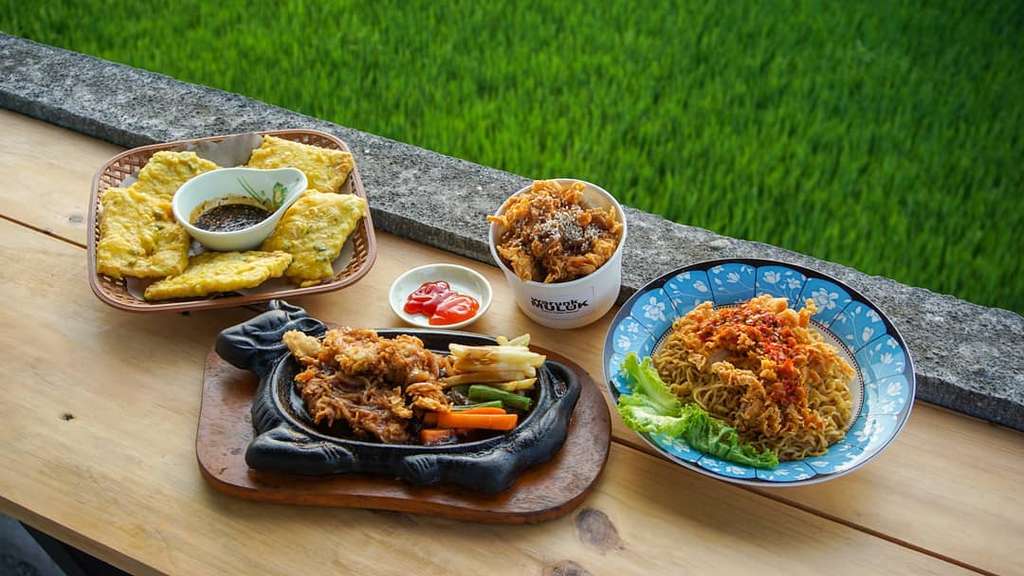 Makan Pakai Tangan Memang Paling Nikmat, Menu Sedapnya PO Saja di Warunk Muluk Makan Pakai Tangan Memang Paling Nikmat, Menu Sedapnya PO Saja di Warunk Muluk