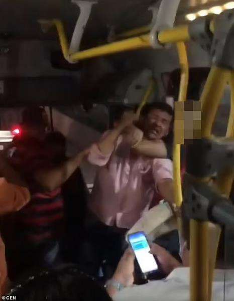 Pelaku pelecehan salah sasaran, dicekik hingga tak berkutik.