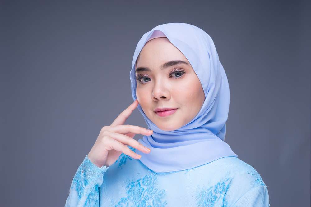 Tampil Cantik dengan Lipstik Matte Saat Pakai Masker, Why Not? Begini Triknya
