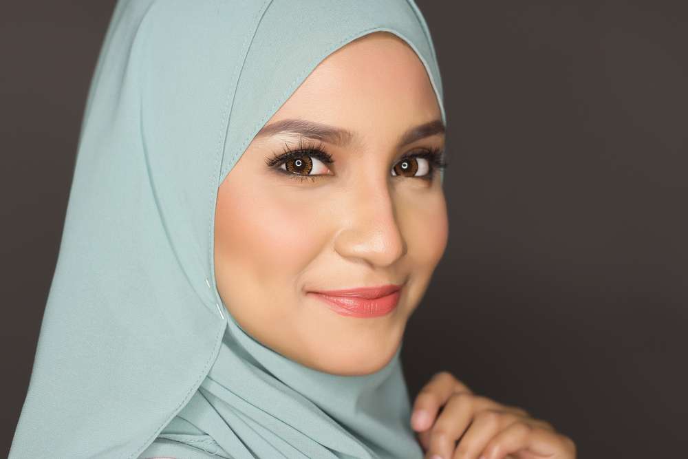 Tampil Cantik dengan Lipstik Matte Saat Pakai Masker, Why Not? Begini Triknya