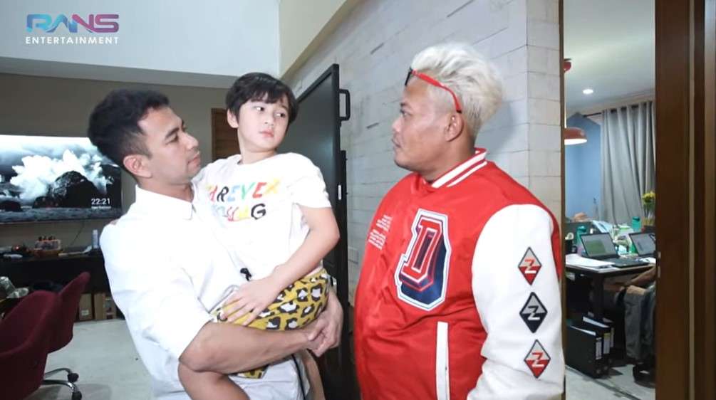 Raffi bersama Rafathar dan Sule