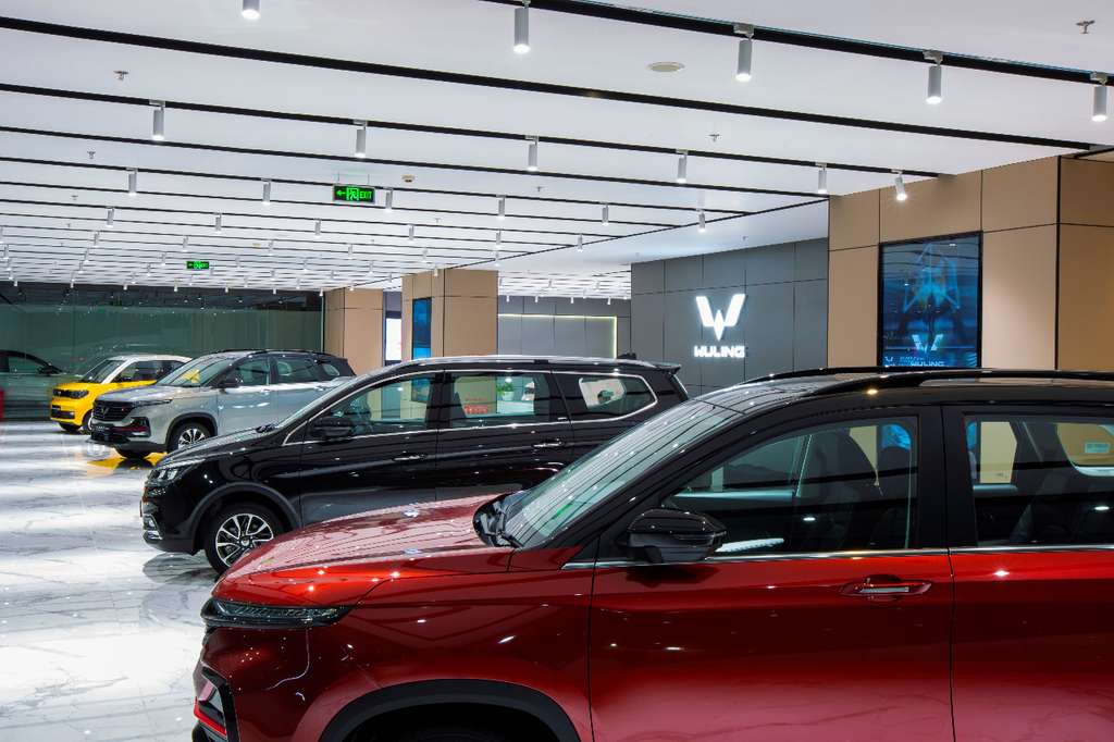Flagship Center Pertama Wuling