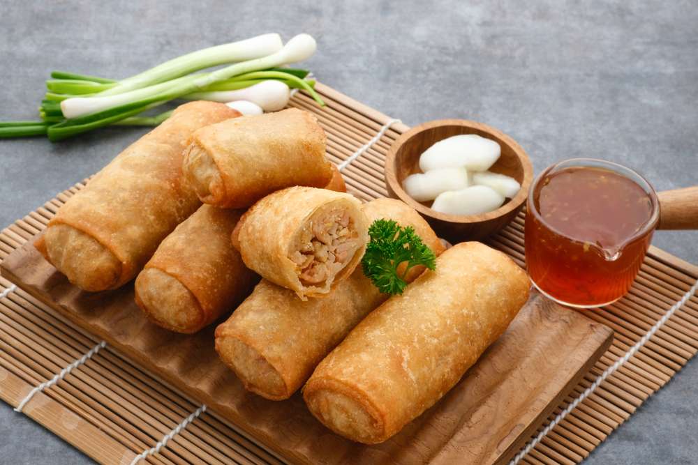 Mengulik Kuliner Legendaris Lumpia Semarang, Banyak Disukai Sampai Sekarang Mengulik Kuliner Legendaris Lumpia Semarang, Banyak Disukai Sampai Sekarang