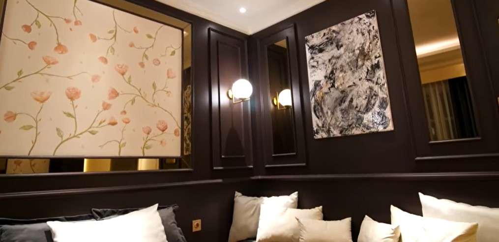 Hiasan dinding kamar