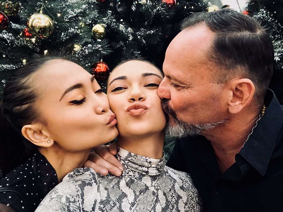 Haico Van der Veken bersama ayah dan ibu bule