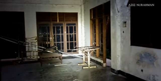 Rumah mewah terbengkalai