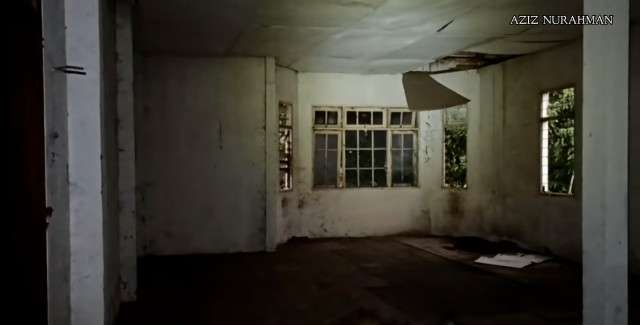 Rumah mewah terbengkalai