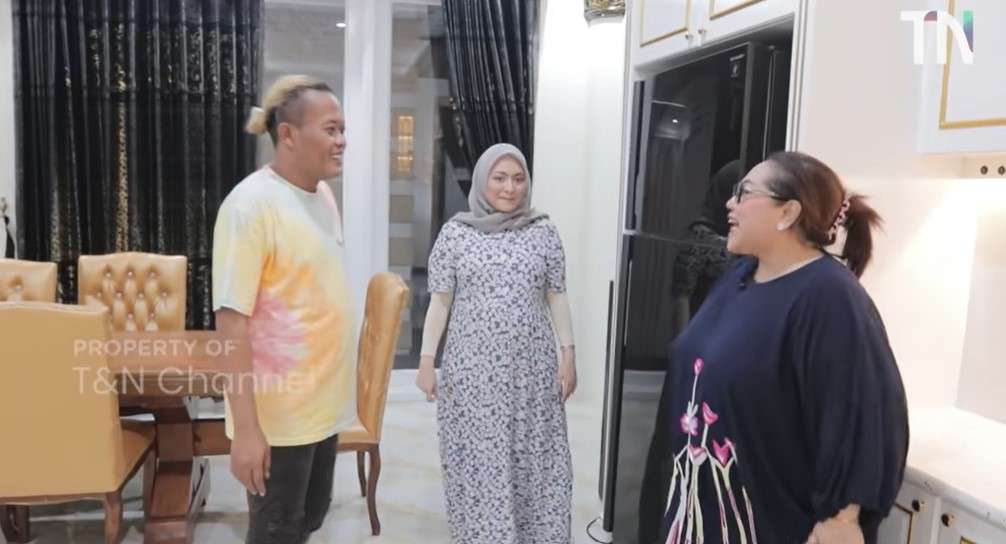 Kulkas besar di dapur baru Sule dan Nathalie