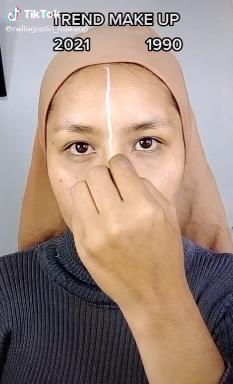 Membuat Perbandingan Makeup 90-an dan 2021