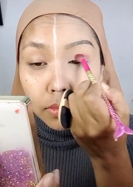 Mengaplikasikan Eyeshadow
