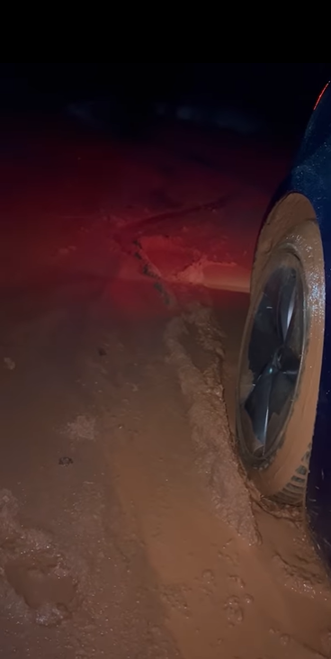 Tesla berlumpur