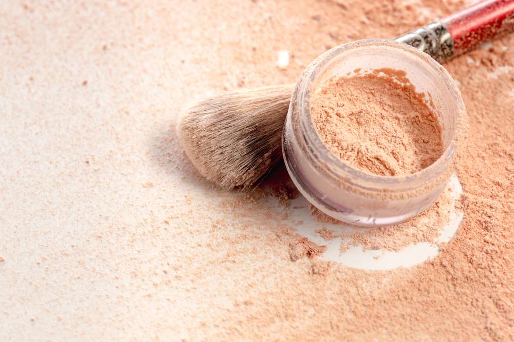 Powder Cream vs Bedak Biasa, Mana yang Ampuh Bikin Wajah Glowing Seharian?