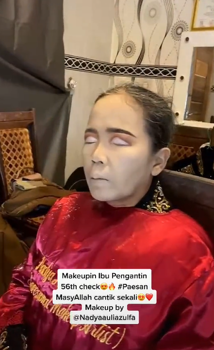 Transformasi Penampilan Ibu 56 Tahun Menjadi Pengantin Muda Transformasi Penampilan Ibu 56 Tahun Menjadi Pengantin Muda