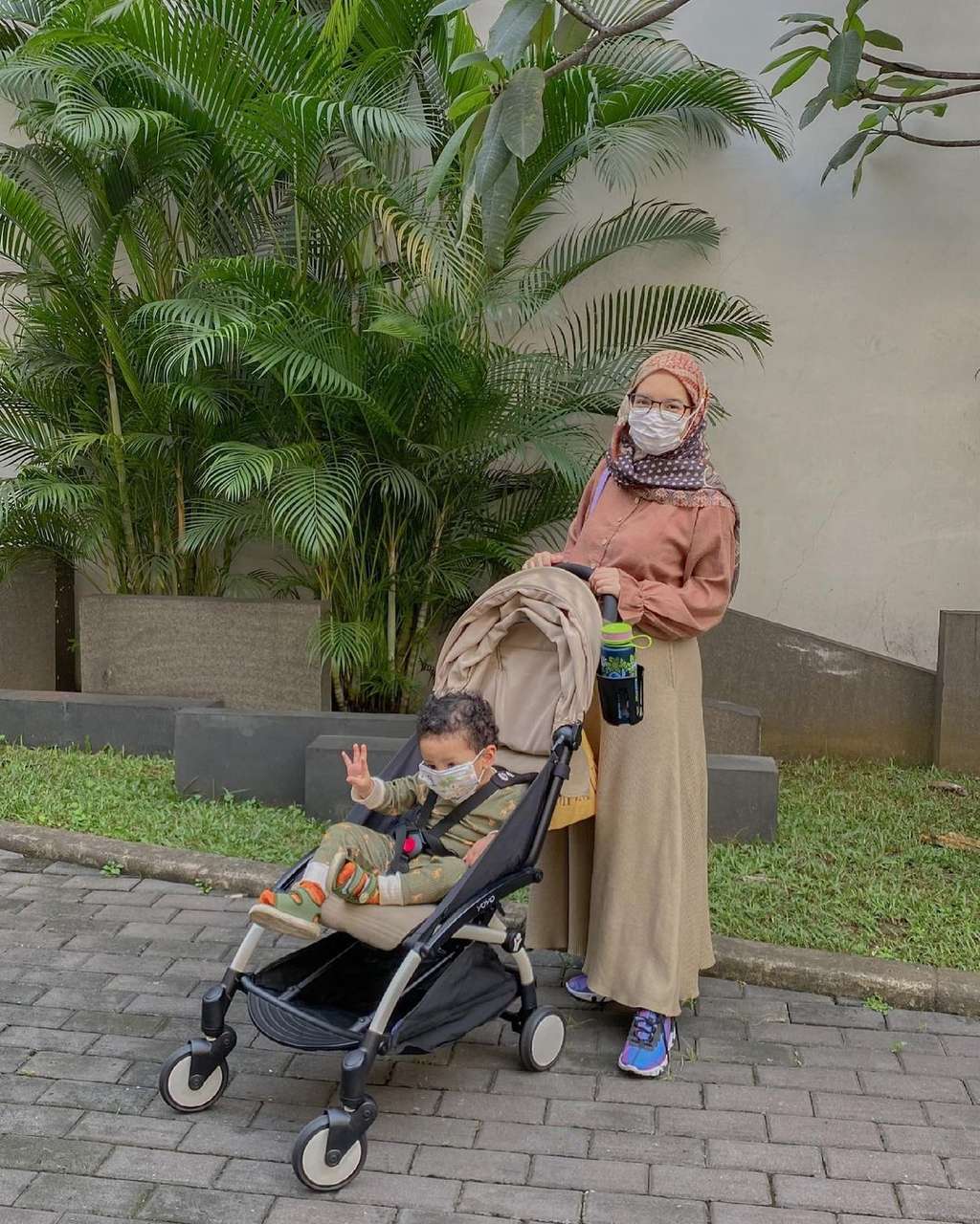 Fashion hijab earth tone