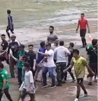 baku hantam di turnamen sepak bola