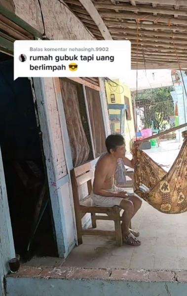 Rumah gubuk sederhana tapi ada bidadari di dalamnya.