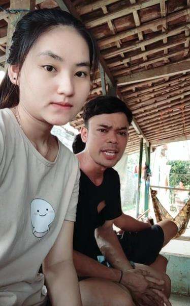Rumah gubuk sederhana tapi ada bidadari di dalamnya.