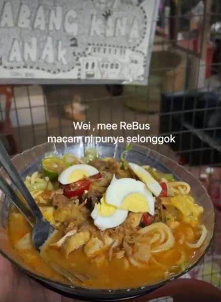Viral, jual mi rebus 1 piring penuh dengan isi lengkap cuma Rp6 ribu.