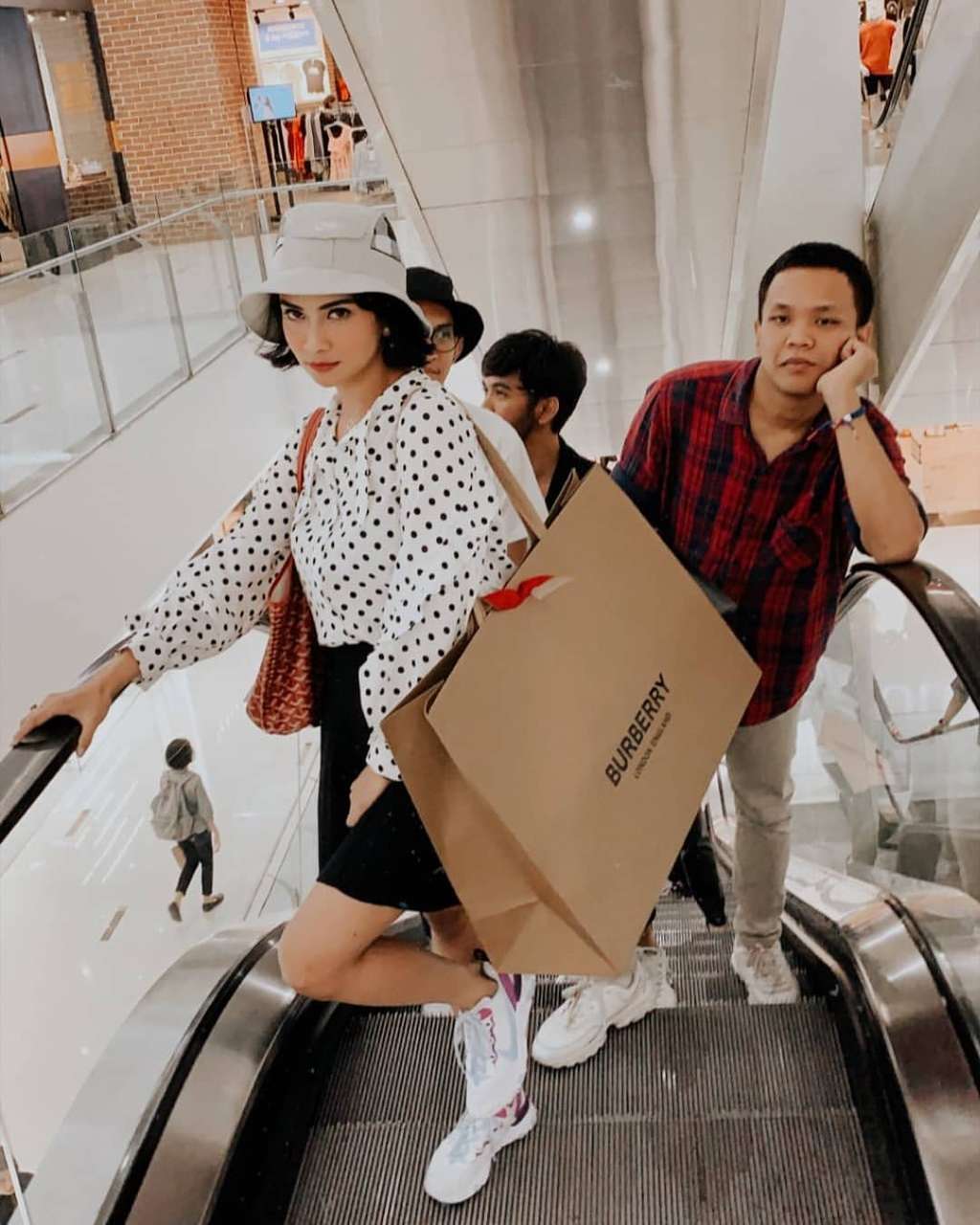 Vanessa bersama Joddy sopirnya