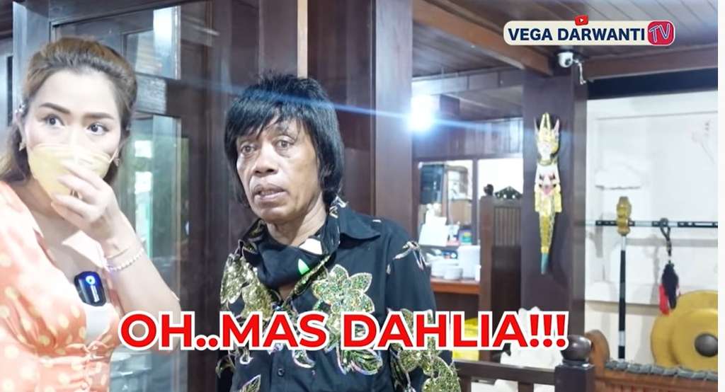 Vega Darwanti dan Pak Tarno