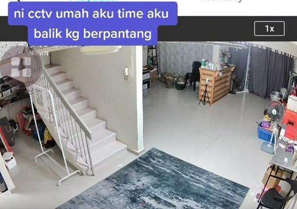 Keadaan ruang tamu di rumah Azhieeda selama ditinggal pulang kampung.