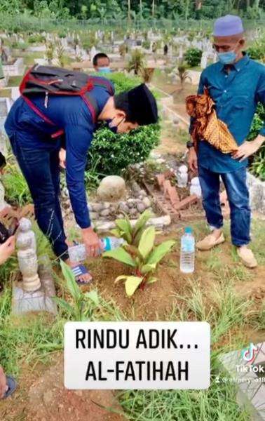Muniey bersyukur pemakaman anaknya berjalan lancar.