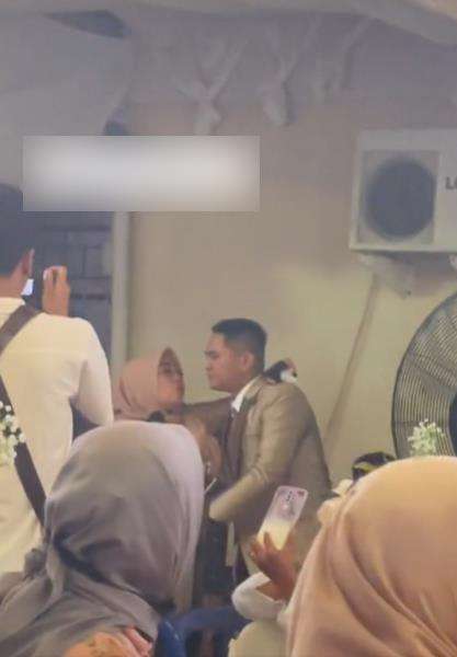 Momen sedih di resepsi pernikahan, dikira tangisi mantan padahal..