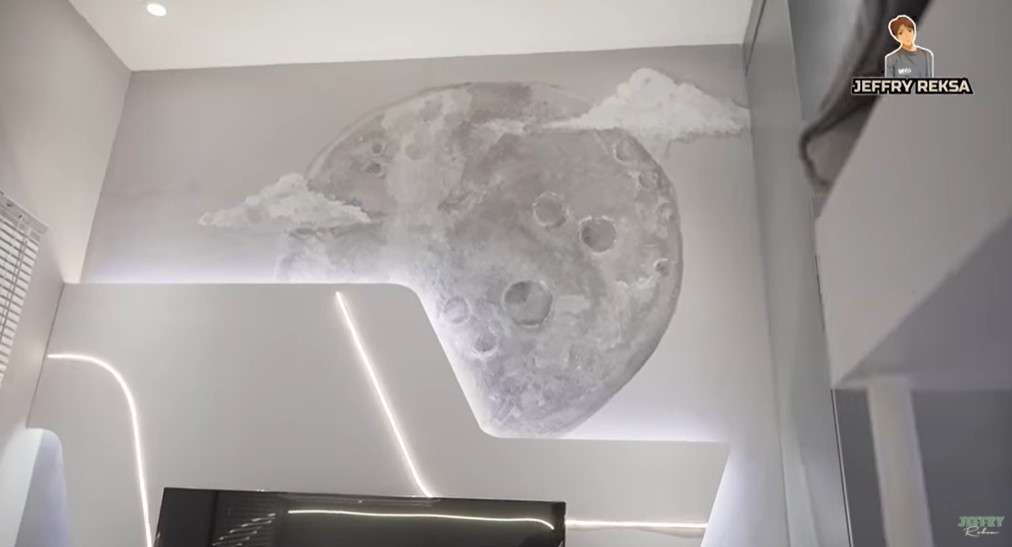 Penampakan mural bulan