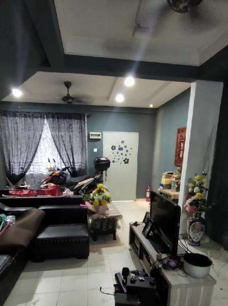 Dua tahun ditinggalkan karena terjebak di luar negeri, rumah jadi rumah hantu.