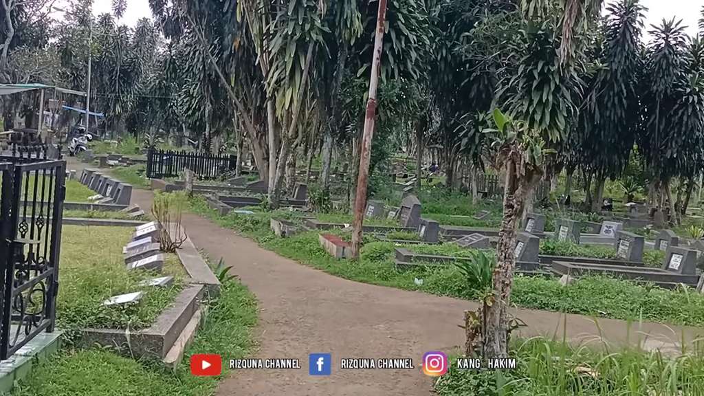 Perjalanan ke makam H Jojon