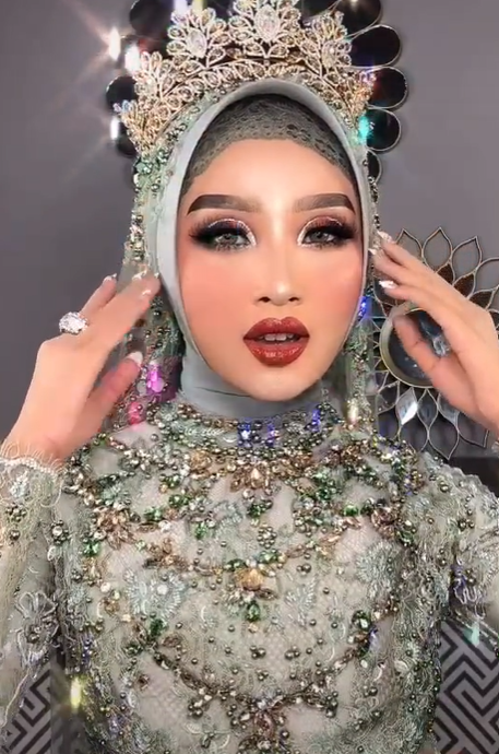 Menghapus Riasan '4 KG'
