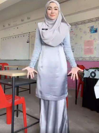 Ibu guru cantik ini bikin siswa dan netizen betah berlama-lama menatapnya.