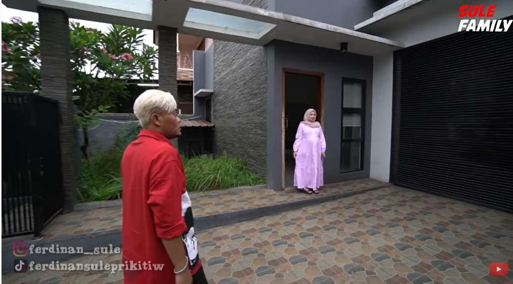 Penampakan halaman rumah