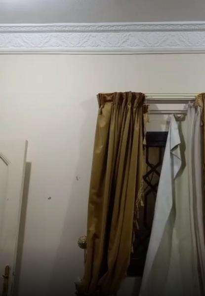 Tinggal sendirian, gorden rumah di Madinah terbuka sendiri tiap malam.