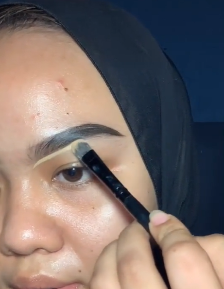 Memakai Concealer