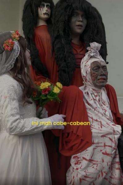 Geng 'cabe-cabean' terdiri dari hantu lokal.
