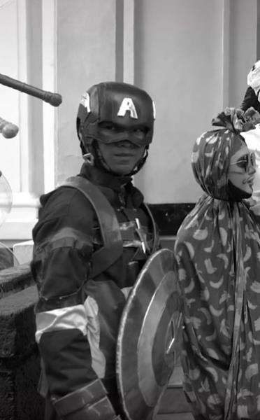 Erick Thohir tertarik dengan yang pakai kostum Captain America.