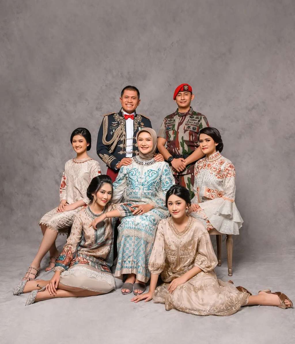 Keluarga Mayjen Teguh