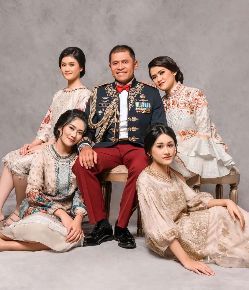 mayjen teguh dan anak-anaknya