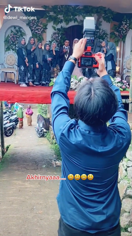 Pelaminan di Atas Jalanan
