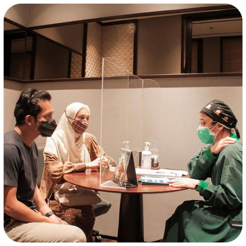 Dhini dan Dimas konsultasi ke dokter