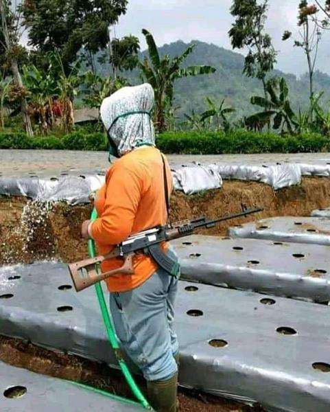 7 cara nyeleneh agar terlihat aman yang bikin ngakak