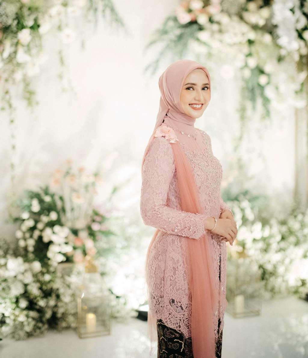 Rara Nawangsih dilamar