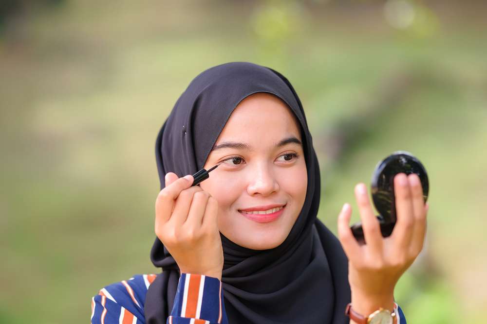 Memakai Makeup