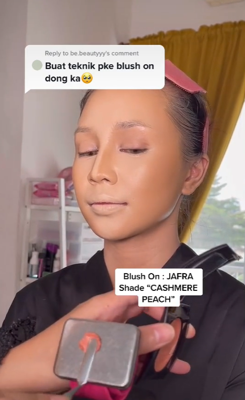 Tutorial Memakai Blush