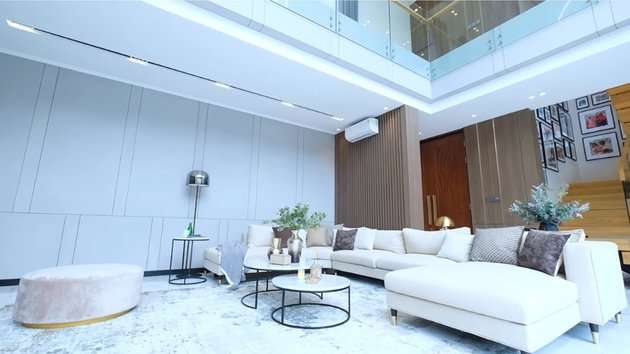 Living Room rumah Titi dan Tian